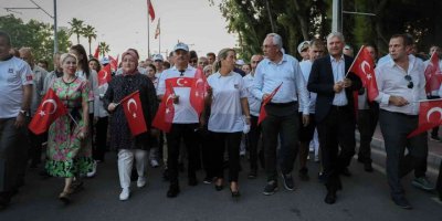Antalya 15 Temmuz’da Tek Yürek Olup, Şehitlerini Andı