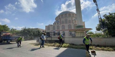 Tatil bölgesi Erdemli’de temizlik çalışmaları hız kesmiyor