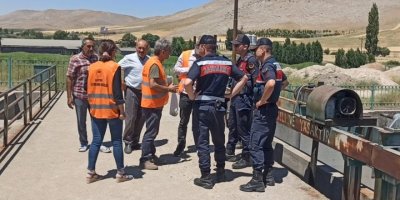 Ceyhan Nehri’nde oksijensiz kalan balıklar telef oldu