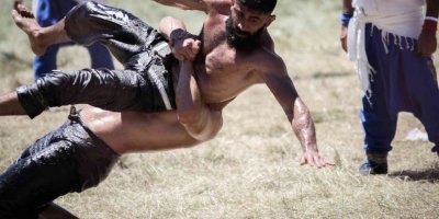 Feslikan Yağlı Güreşleri başladı