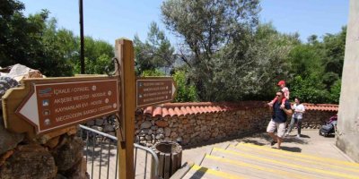 Alanya kalesi yönlendirme levhaları ve panolar yenilendi