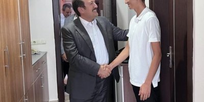 Vali Pehlivan Sınavda Türkiye 9’uncusu Tükenmez’i tebrik etti