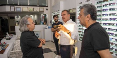 Seçer, İstiklal Caddesi Esnafıyla Buluştu