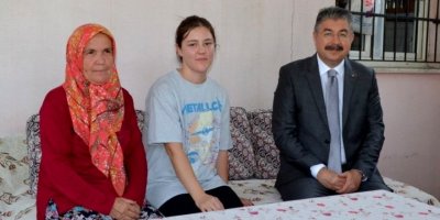 Vali Yılmaz, Konuk Olduğu Ailelerin Sorun Ve Taleplerini Dinliyor