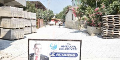 Antakya Belediyesi yol çalışmaları sürüyor