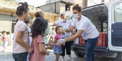 Mersin’de Çocuklara Çikolatalı Cupcake Ve Limonata Dağıtılıyor