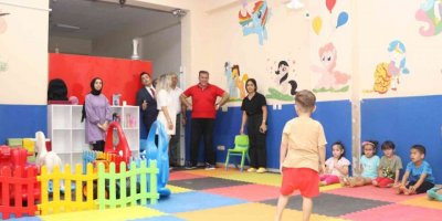 Koca, yaz okullarındaki öğrencilerle buluştu