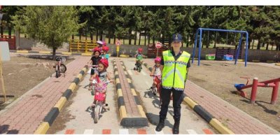 Kumluca’da jandarmadan öğrencilere kask eğitimi