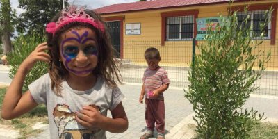 Ahır olarak kullanılan köy okulu yaşam merkezi oldu