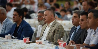 Vali Yazıcı,Döşemealtı’nda aşure lokması etkinliğine katıldı