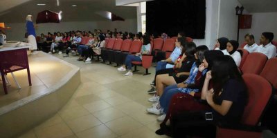 Batı Alanya’da uzmanlar öğrencilerle buluştu