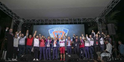 Seçer, Mersin İdmanyurdu’nun kuruluş yıldönümünü taraftarlarla birlikte kutladı