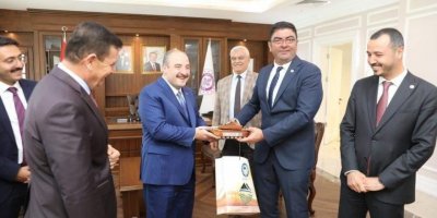 Bakan Varank’tan, Kızılkaya Belediyesinin,’Kızılkaya’nın Siyah Altını Çörek Otu Eleme ve Sıkma Projesi’ne övgü