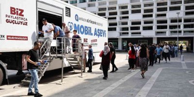 Büyükşehir aşure ikramlarını sürdürdü