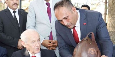 Başkan Yılmaz’dan Bahçeli’ye Malazgirt Zaferinin yıl dönümünde anlamla hediye