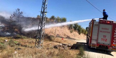 Otluk alanda çıkan yangın orman sıçramadan söndürüldü