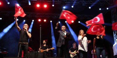 Toroslar’da zafer coşkusu Kıraç konseri ile başladı