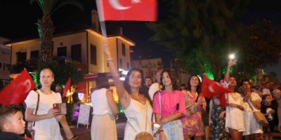 Alanya’da 30 Ağustos coşkusuna turistler de ortak oldu