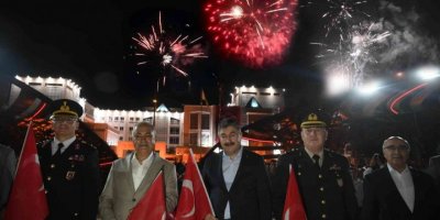 30 Ağustos Zafer Bayramı’nın 100. Yılında Osmaniye’de Fener Alayı Düzenlendi