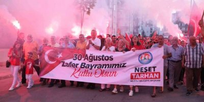 Mezitli’de Gecenin Karanlığı Zafer Meşalesi İle Aydınlandı