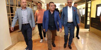 Başkan Böcek Kemer’de turizmcilerle buluştu