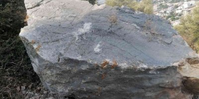 Kozan Kalesi’nde kopan kaya parçası korkuttu