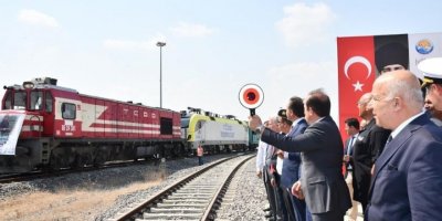 Pakistan’a Yardım Malzemesi Taşıyan 5. ’iyilik Treni’ Mersin’den Uğurlandı