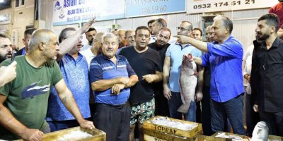 Sezonu açan Antalya’da balıkçı barınağında ilk balık mezadı dualarla yapıldı