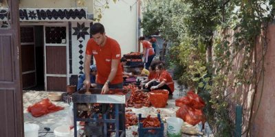 "kadın Eli" Birimi İhtiyaç Sahibi Ailelerin Yanında