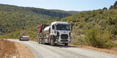 Mersin’de ilçelerdeki grup yolları asfaltlanıyor