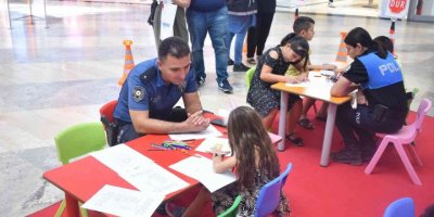Tarsus Emniyeti Avm’de Bilgilendirme Standı Kurdu