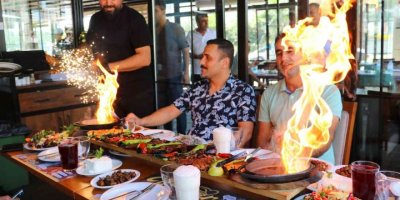 Adana kebaba ateşli sunum