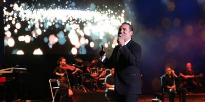 Ferhat Göçer sevilen şarkılarını Hataylılar için seslendirdi