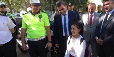 Küçük Kız "hangi Kanalda Çıkacağız" Diye Sordu Vali "sen Hangisini İstersen" Dedi