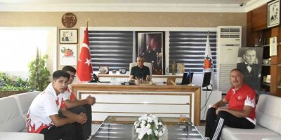 Başkan Toplaloğlu, milli sporcu Şen’i ağırladı