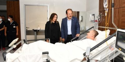 Vali Pehlivan Yaralı Polisi Hastanede Ziyaret Etti