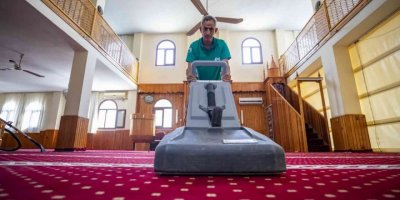 Mersin’de ibadethaneler temizleniyor