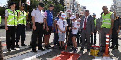 Antalya’da, ‘Yayalara Öncelik Duruşu, Hayata Saygı Duruşu" etkinliği düzenlendi
