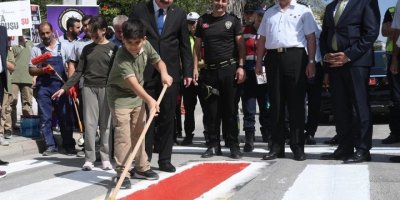 Osmaniye’de Yaya Geçitleri Kırmızıya Boyandı