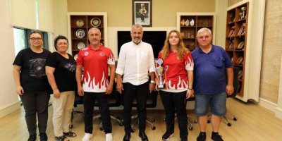 Başkan Sözen Kick Boks şampiyonunu ağırladı