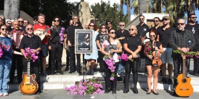 Bodrumlu müzisyenler Onur Şener’i enstrümanlarıyla andı