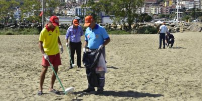 Alanya'da sahil temizliği