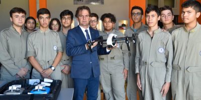 Lise Öğrencilerinin İlaçlama Dronu Çiftçiye Çare Oldu