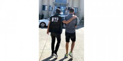 Uyuşturucu Kullanırken Fotoğraf Paylaştı; Tutuklandı