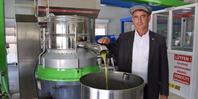 Kumluca'da Zeytinler Yağa Dönüşüyor