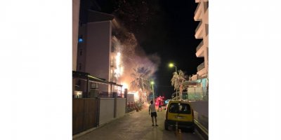 Otelde Yangın: 12 Kişi Hastaneye Kaldırıldı; Şüpheli Bar İşletmecisi