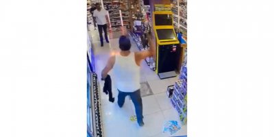 Kardeşinin Marketine Baltayla Saldırdı; O Anlar Kamerada