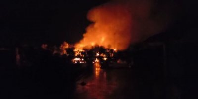 Yıldırım Düşen Evde Yangın Çıktı