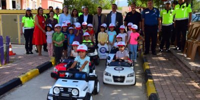 Öğrencilere Akülü Arabayla Trafik Eğitimi