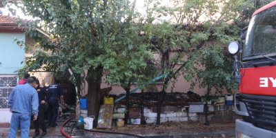 Evde çıkan yangında yaralandı